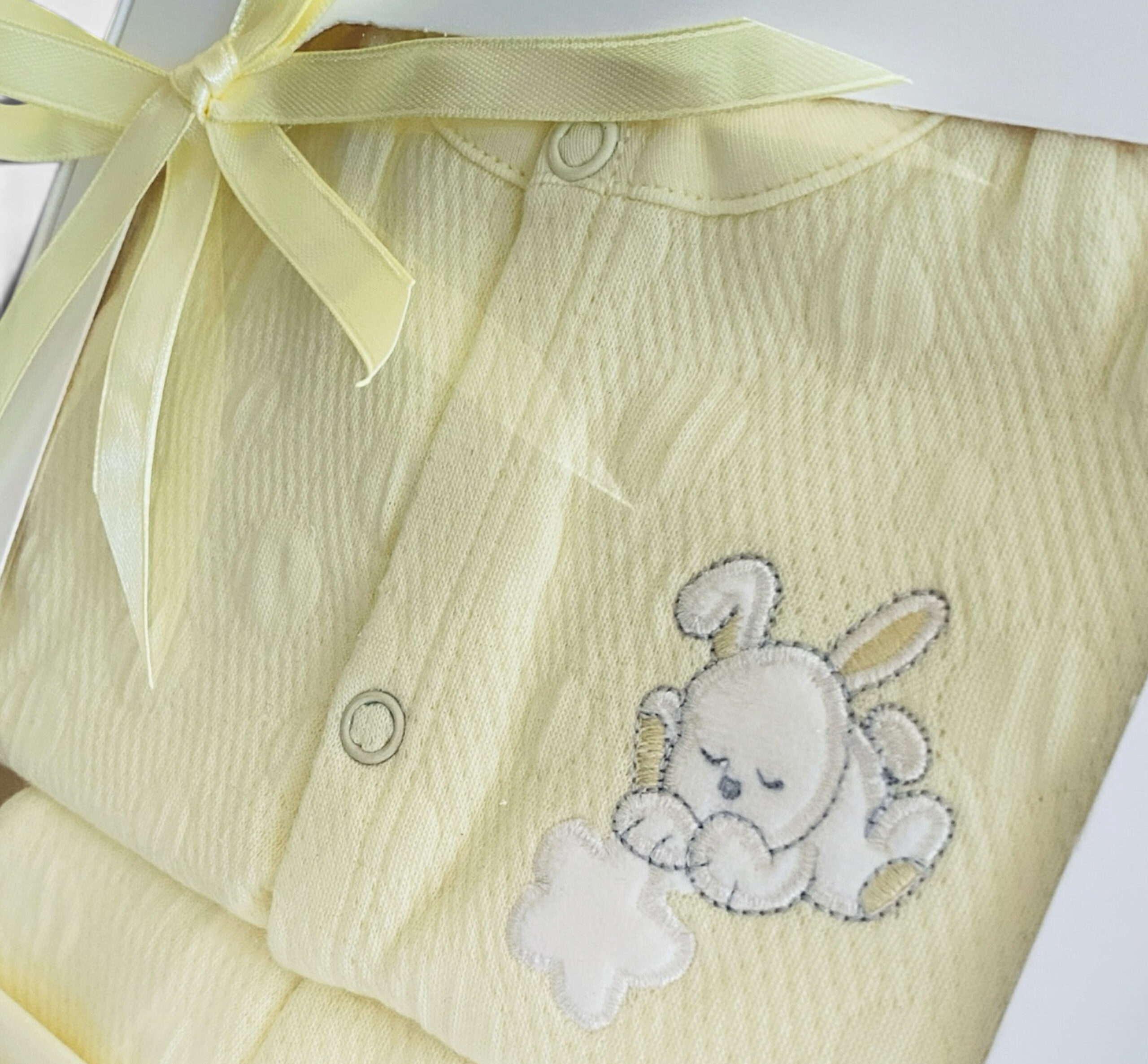 caja de regalo bunny amarillo zoom